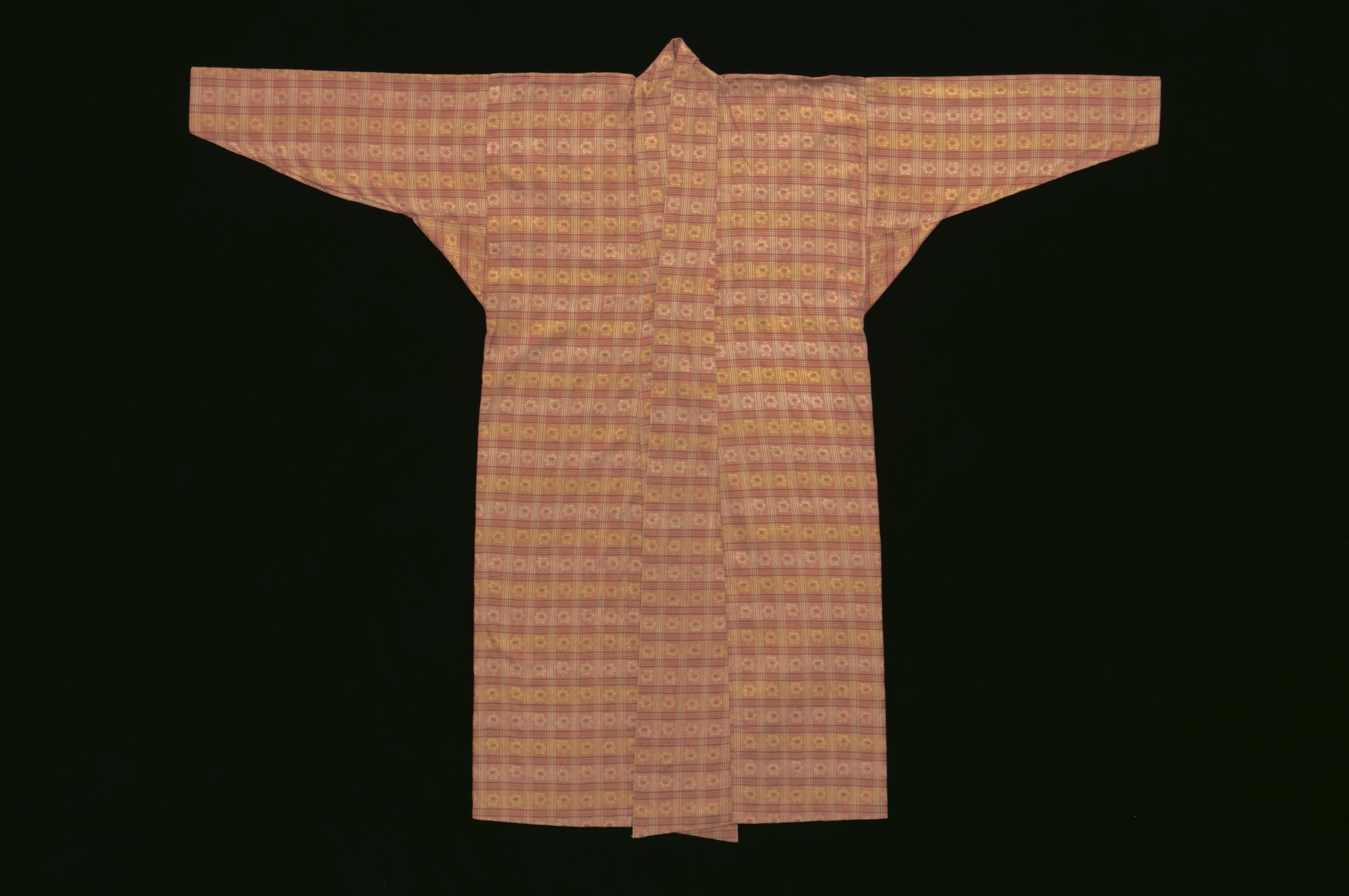 <strong>Baju Panjang<br>
</strong><br>
2009-02890<br>
Early-mid 20th century<br>
Straits Settlements<br>
Collection of the Peranakan Museum<br>
<br>
<p style="color: #000000; margin: 0in 0in 8pt;"><span style="background: white; letter-spacing: 0.4pt;">To see other <em>baju panjang</em> in the NC, click </span><span style="background: white; letter-spacing: 0.4pt; color: #0070c0;">here</span><span style="background: white; letter-spacing: 0.4pt;">.</span>